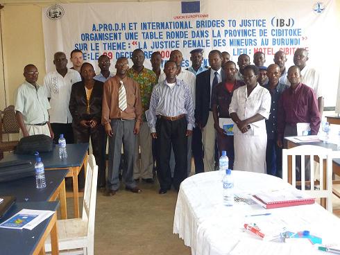 photo-de-groupe-table-ronde-cibitoke.jpg