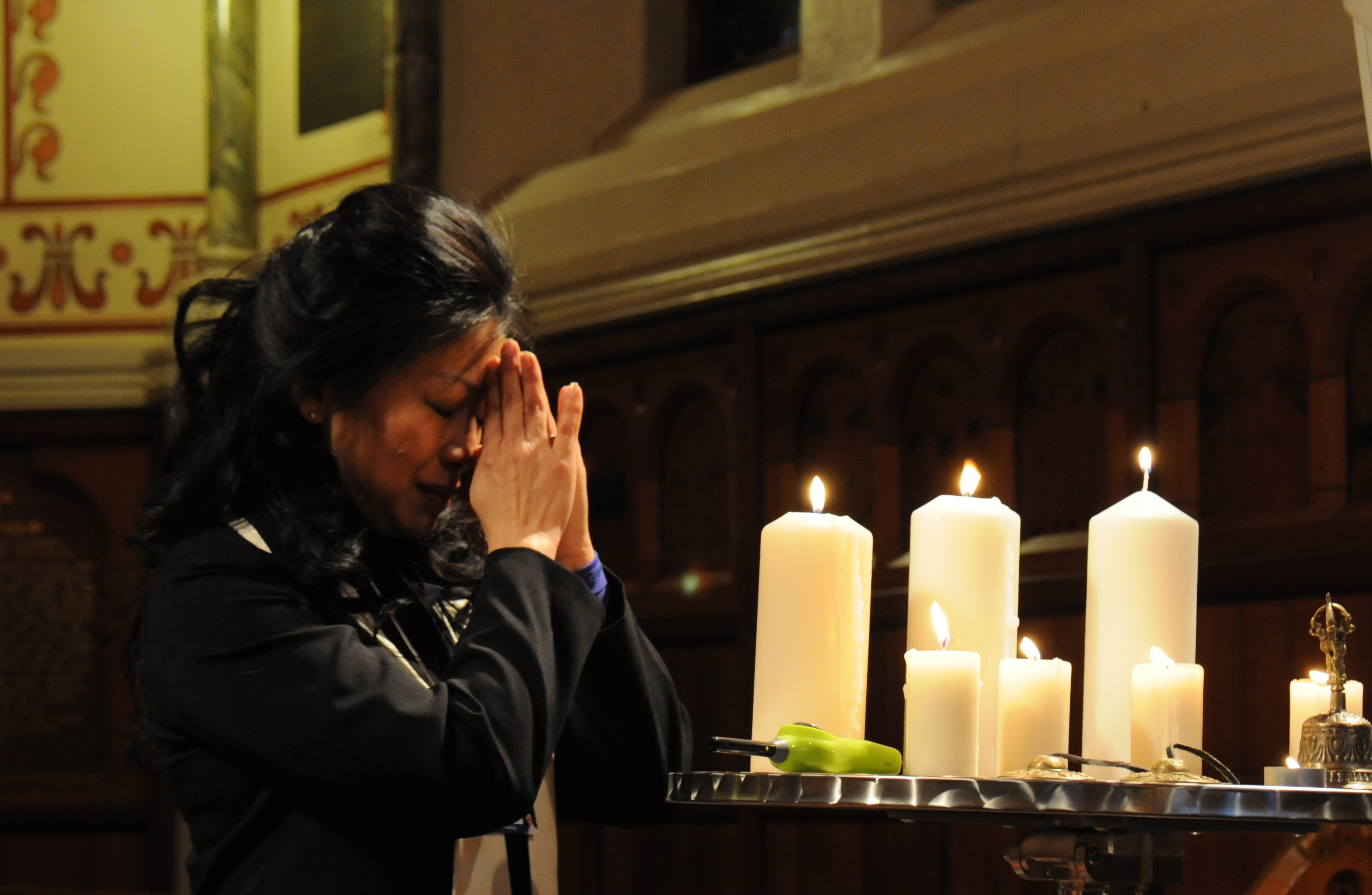 Karen Tse praying for justice