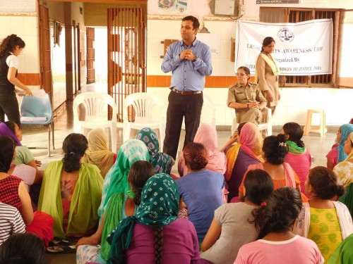 Campagne de sensibilisation aux droits organisée par IBJ Inde pour les femmes détenues à la Prison Centrale Tihar n°6, New Delhi