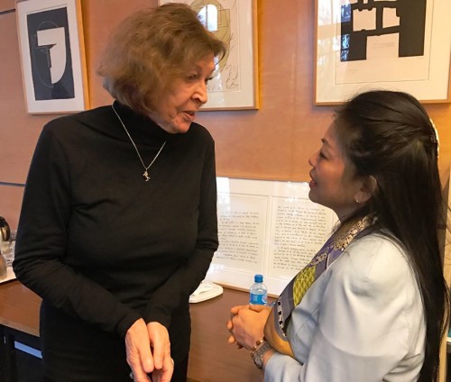 L’éminente juge autrichienne Renate Winter, aussi Vice-présidente de Comité des droits de l’enfant des Nations Unies, avec la fondatrice et directrice d’IBJ, Karen Tse.