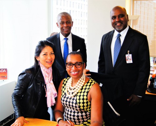 Karen Tse (Fondatrice et PDG d’IBJ), John Simpkins (Conseiller principal d’IBJ), Sandie Okoro (Vice-présidente sénior et Directrice juridique de la Banque mondiale), et Sanjeewa Liyanage (Directeur international des programmes d’IBJ), à la cérémonie de signature célébrant l’adhésion d’IBJ au Forum international.