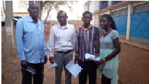 L'equipe en train de distribuer des brochures à Bagira, Kadutu et Ibanda